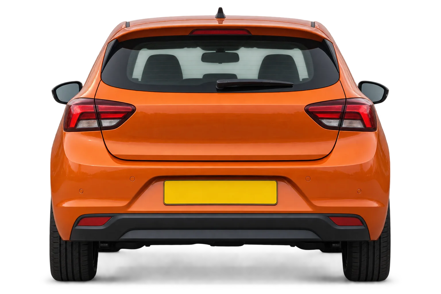 Oranje oefenauto met een fictief kenteken